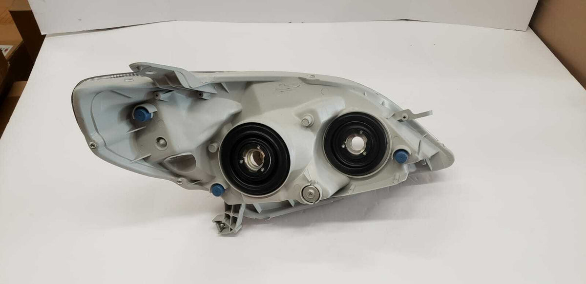 2003-2008 Toyota Matrix Par Focos Fondo Negro (Chofer & Pasajero) - PAL Auto Parts