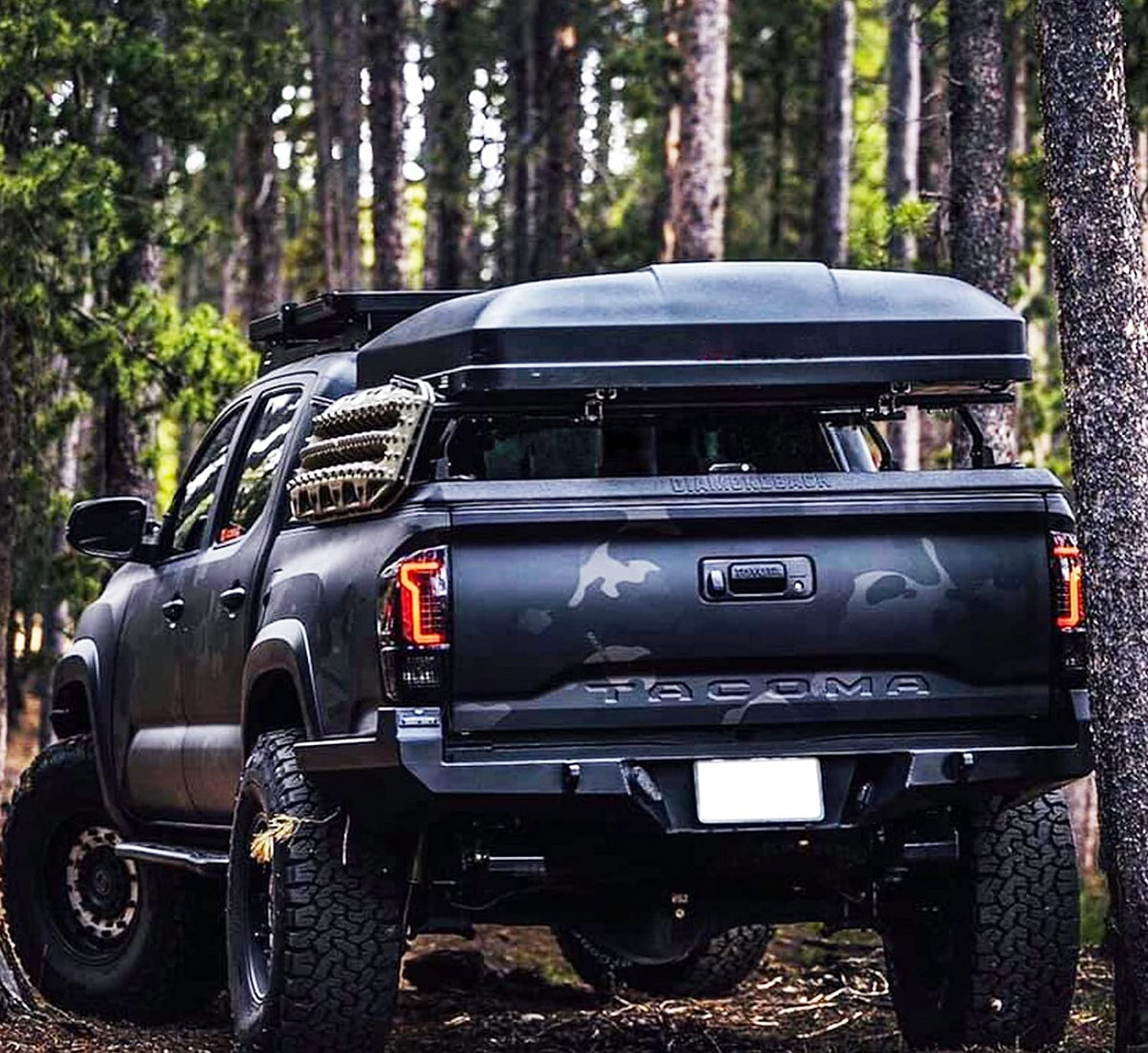 2016-2021 Toyota Tacoma par Focos Traseros Fondo Negro LED (Chofer & Pasajero) - PAL Auto Parts