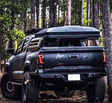 Cargar imagen en el visor de la galería, 2016-2021 Toyota Tacoma par Focos Traseros Fondo Negro LED (Chofer &amp; Pasajero) - PAL Auto Parts
