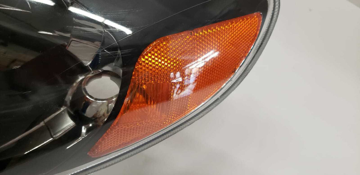 2003-2008 Toyota Matrix Par Focos Fondo Negro (Chofer & Pasajero) - PAL Auto Parts